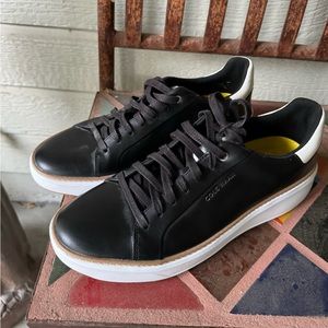 Cole Hamm Men’s 9 black leather sneakers